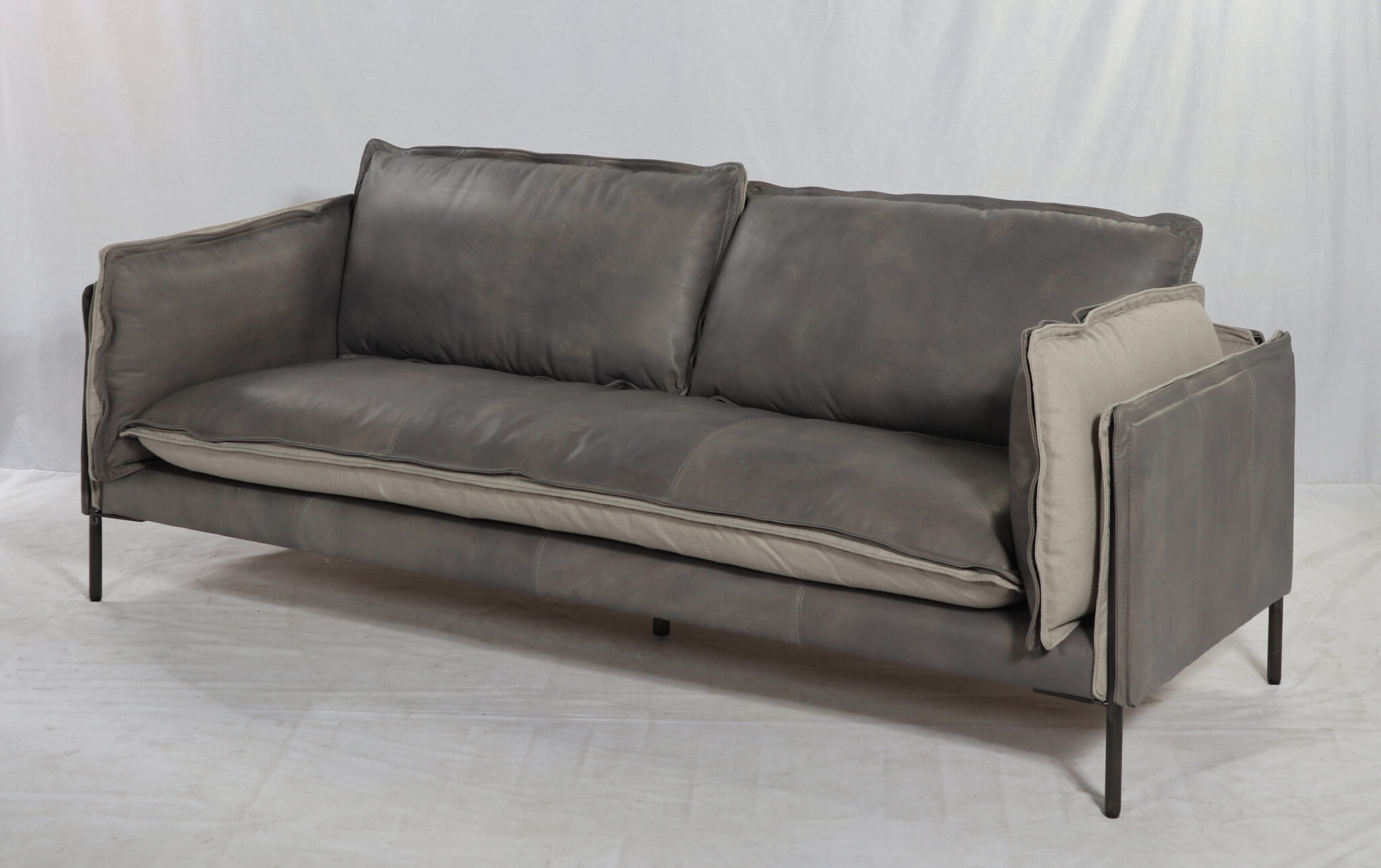 Sofa Triple Nordic Cuero Gris Único Diseño
