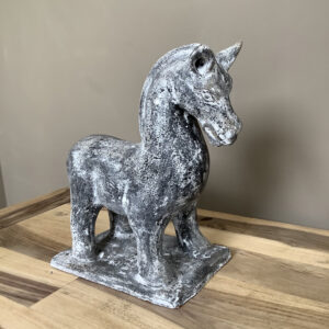 Caballo Terracota Gris